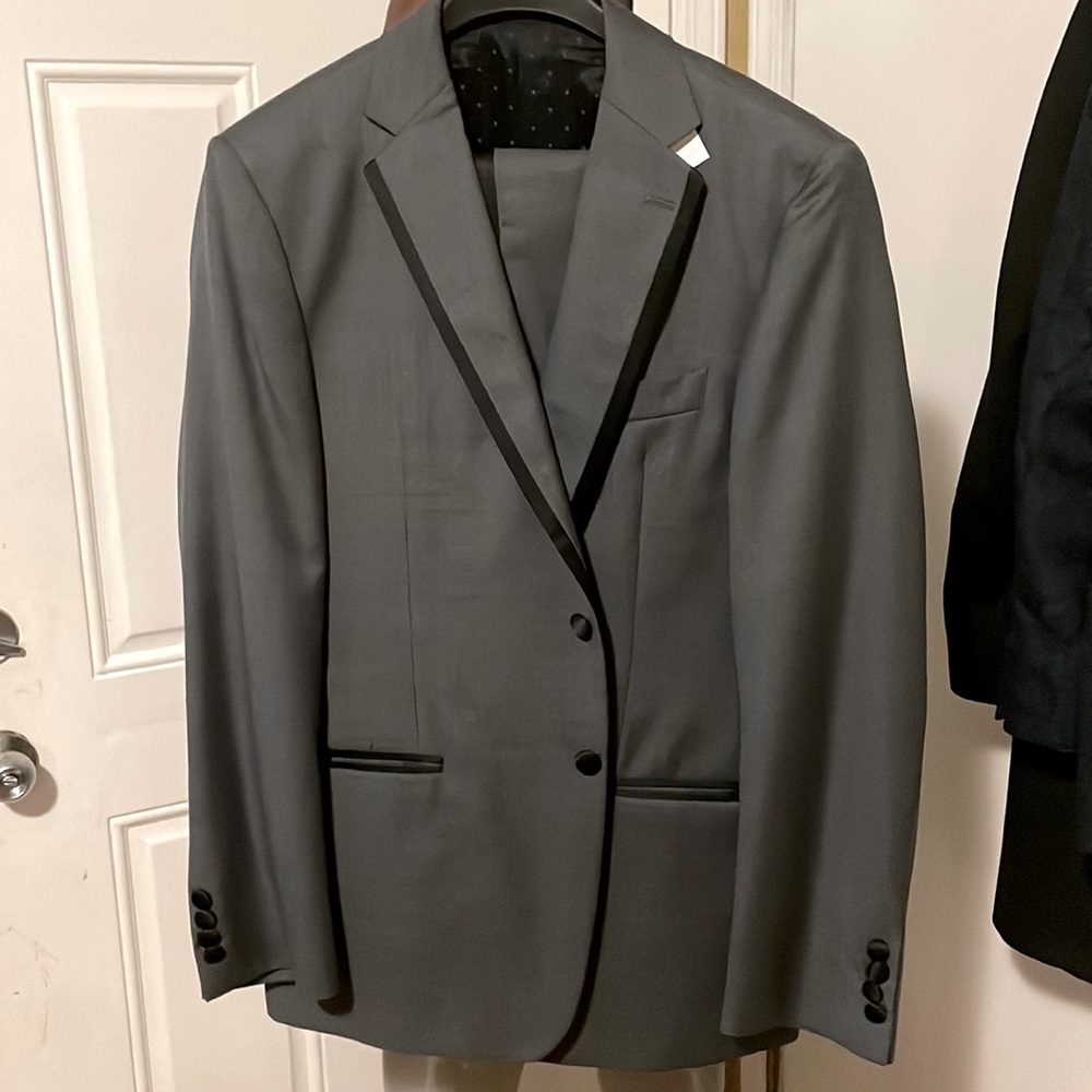 Reserve CUSTOM tuxedo . Jos A Bank. Charcoal gray